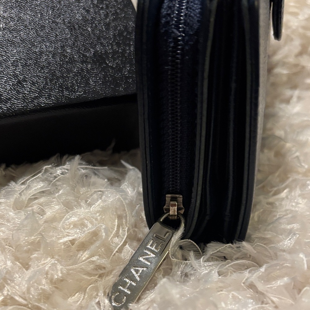 CHANEL Dark Blue CC Caviar Leather Wallet - Picture 4 of 16